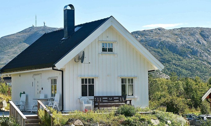 Oksvoll House | 5 person holiday home in Oksvoll