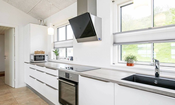 Hvalpsund House | 5 person holiday home in Farsø
