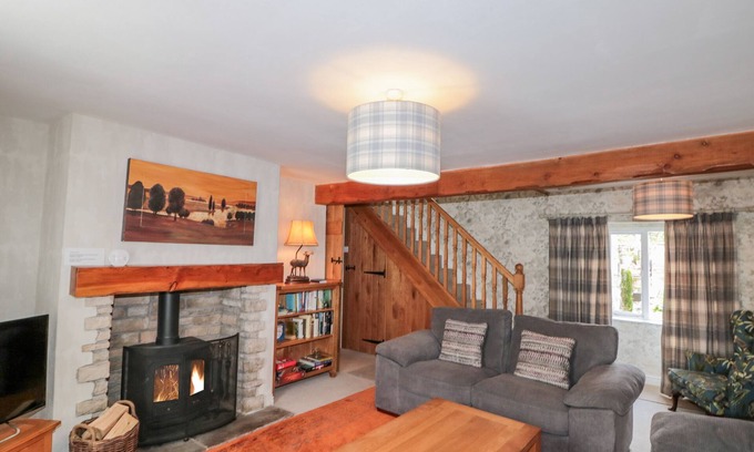 Rosedale Abbey Cottage | 5 ROSEDALE ABBEY, family friendly, with open fire in Rosedale Abbey