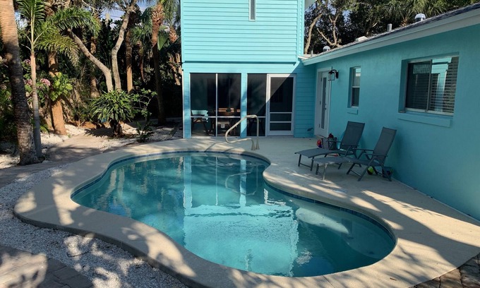 Summerplace House | 5 star 5 bed charming home & pool tropic setting 1 blk. to pvt. beach low rates!