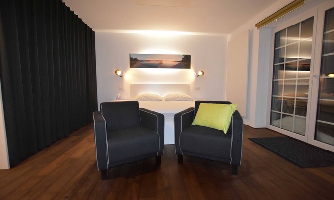 Rimsting Apartment | 5-star - Apartment with balcony in Landhausvilla am Chiemsee
