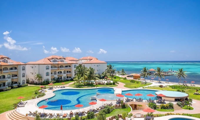 San Pedro Condo | 5 Star Beach Front Luxury Resort Grand Caribe 1st Floor- Kayaks & Paddleboards!