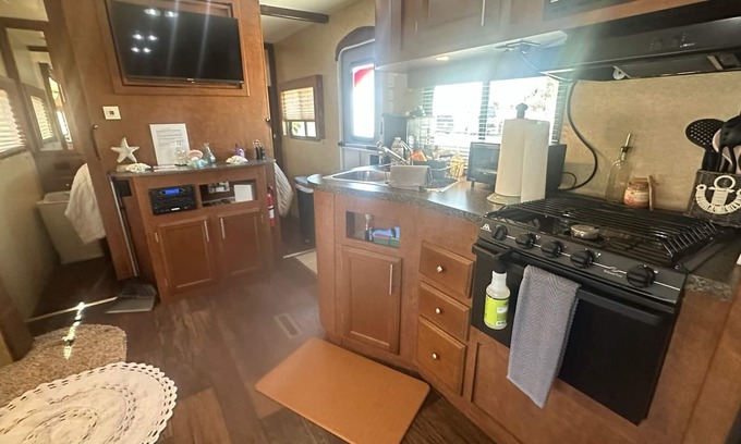 Bullhead City House | 5 Star Fishers Oasis on the River Jetski and Kayak