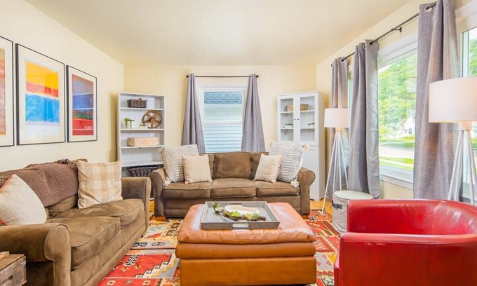 Appleton House | 5 star HOME 4 Bedroom, Chef's Kitchen, Downtown