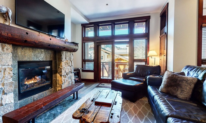 Mammoth Lakes Condo | 5-Star Home, Steps to Slopes & Eagle, Mountain Views, Jacuzzi & 2-Car Garage