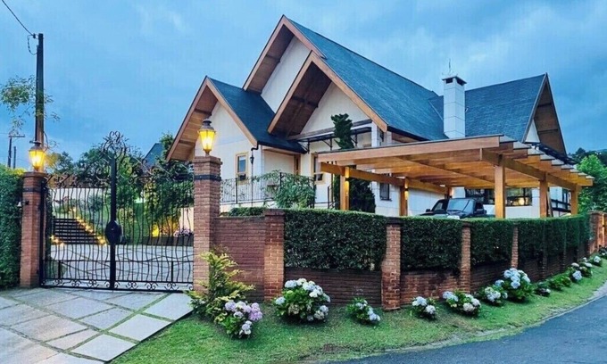 Campos do Jordao House | 5-star house in mountain condominium🍁c/heated pool, sauna and gym.