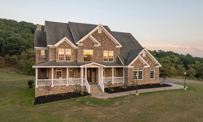 Clearville House | 5 -Star Luxury Mountain Getaway - Grandview Lodge - HEATED POOL IS OPEN !