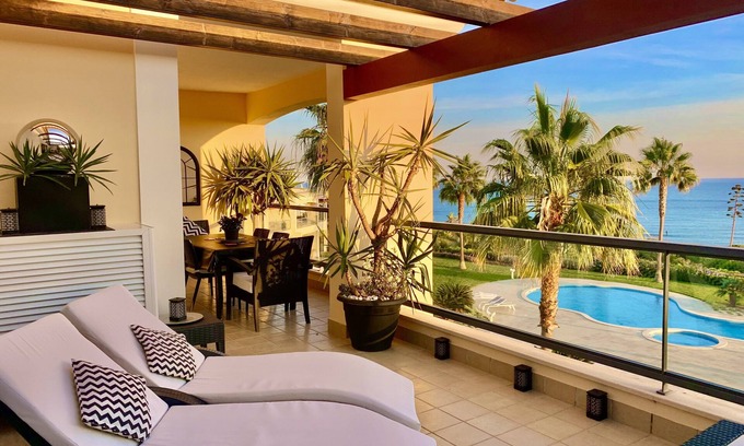 Porto de Mos Apartment | 5* STAR OCEAN VIEW APARTMENT- By the Beach, 2 Pools, Sauna, Jacuzzi Hot tub, Gym