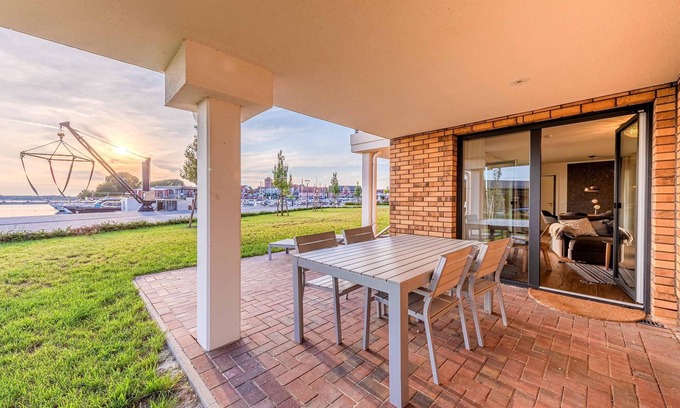 Muritz Apartment | 5-star vacation apartment "Am Lütten Meer" in the harbor residence Waren