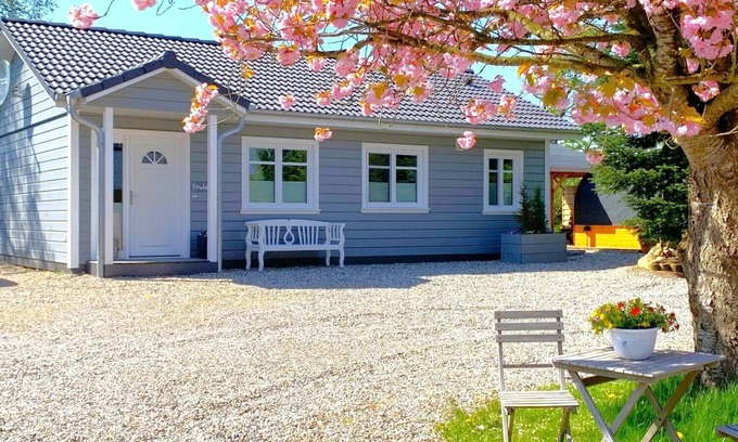 Dollerup House | 5 star vacation home for 1-4 pers. Garden, quiet location, 5 km to the beach