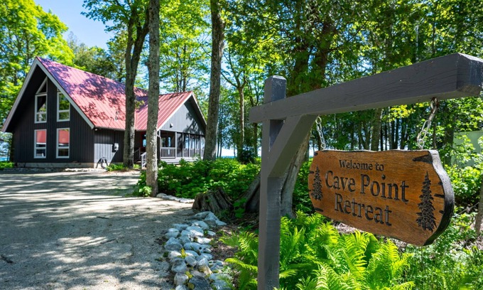 Sturgeon Bay House | 5-Stars! 1.3 Acres On Lk Mich!- Prime Oct Dates Still Available!