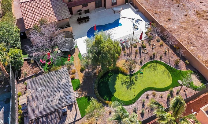 Spring Valley Villa | 5-STARS 6BR 3.5 BTH BIG YARD Pool & hot tub!