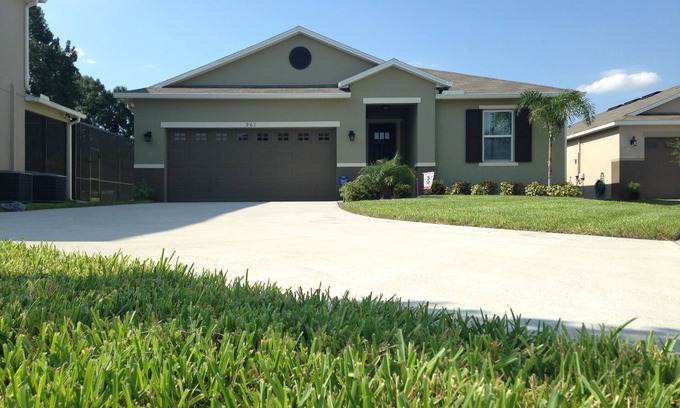 Crystal Cove House | 5 Stars House With WiFi, Game Room, Private Heated Spa & Pool In a Gated Area