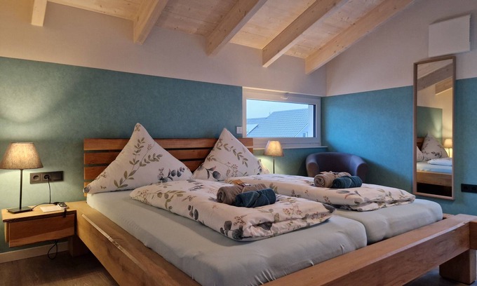Hofgeismar House | 5* vacation home with sauna for up to 5 people directly at the Reinhardswald Nature Park