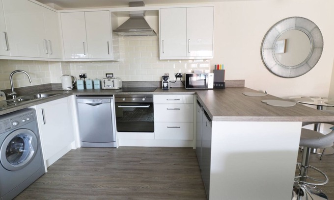 Stourport-on-Severn Apartment | 5 WINDERMERE, family friendly, with a garden in Stourport-On-Severn