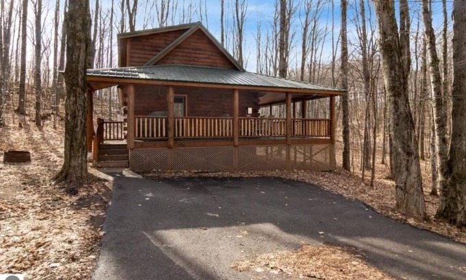 Bellaire Cabin | 5 world class golf courses Nice Cozy Cabin. Min from Schuss Mountain.