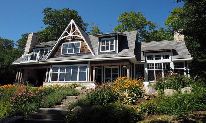 Seguin Cottage | 5-year old, Luxury Build on Joe! Immaculate Main + Guest Cottage! Tennis!
