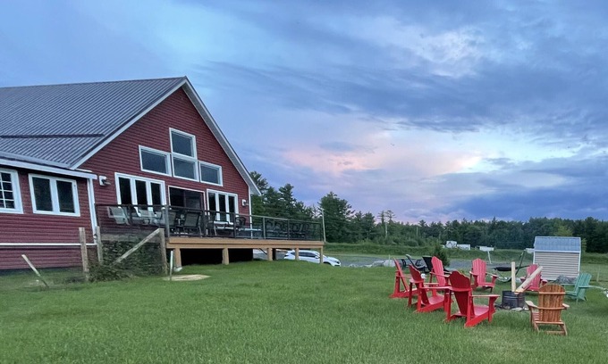 Gravenhurst House | 50 Acres Cottage 6 bedroom Home away from Home
