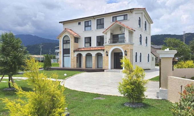 Yuanshan Bed & Breakfast | 50 Lan House