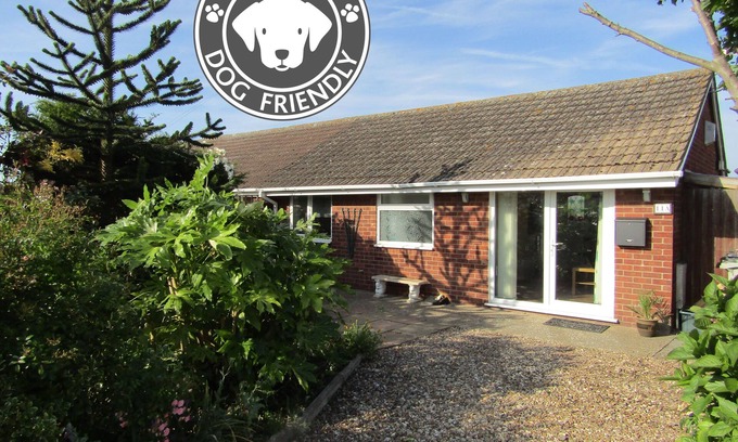 Trusthorpe House | 50 meters from miles of dog friendly beach