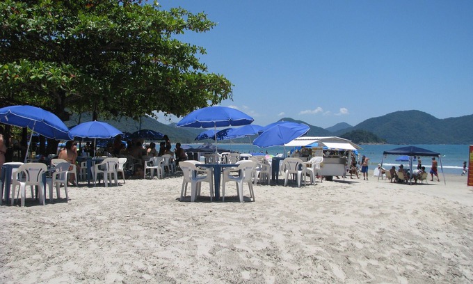 Maranduba Ski Chalet | 50 meters from the beach, comfortable chalet with swimming pool, air conditioning and garage.