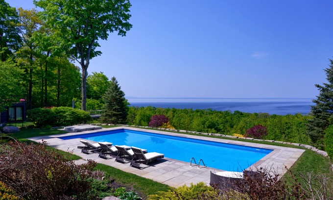 Tiny Cottage | 50' Pool, Hot Tub, 22 Acres Spectacular Georgian Bay Sunsets & Beach