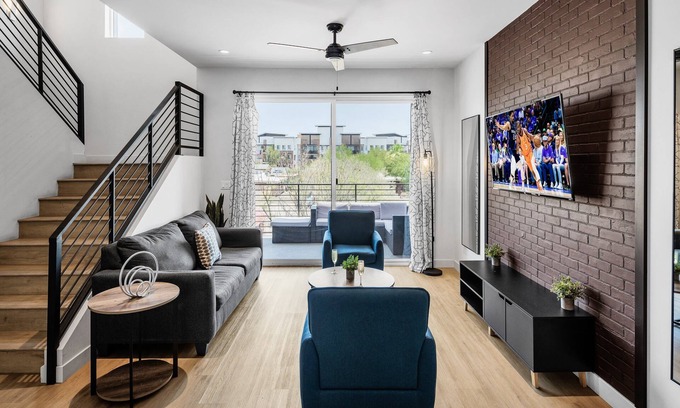 South Scottsdale House | 50 Shades - Heart of Old Town - Putting Green