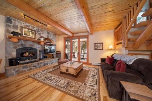 Fraser House | 500 North Lupine