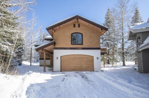Vail House | 5025 Main Gore Place Condo
