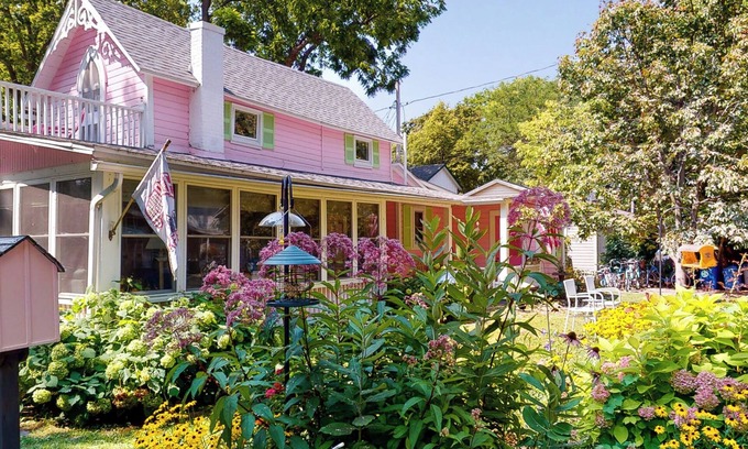 Lakeside Cottage | 503 W. 4th in Lakeside