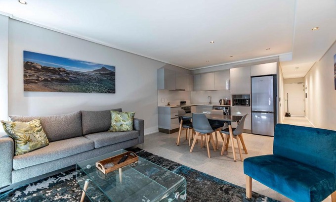 Sea Point Apartment | 504 The Cosmopolitan.... Views and luxury.