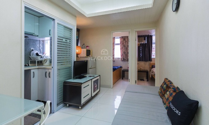 Yau Tsim Mong House | [509NR]Modern 2BR, Nathan Road, 6 pax, pocket wifi, near Yau Ma Tei MTR