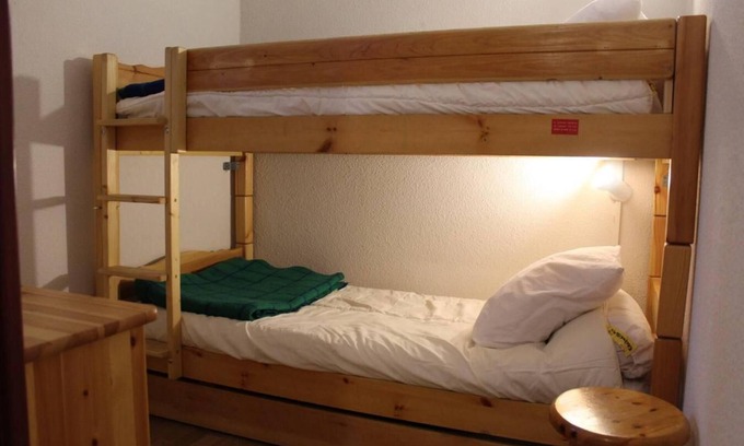 Risoul Apartment | 50m from resort center, view village, balcony, tv, ski locker, 23m², Risoul