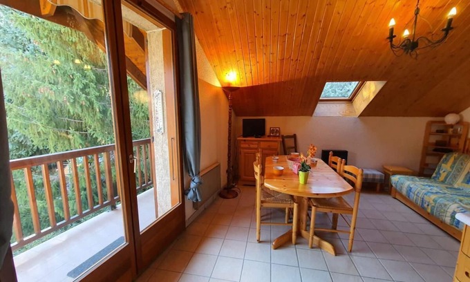 La Salle-les-Alpes Apartment | 50m from shops, 1st floor, balcony, tv, 35m², Serre Chevalier