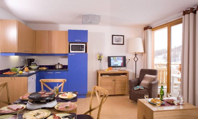 Les Orres Apartment | 50m from shops, view ski slopes, swimming pool, balcony, 28-29m², Les Orres