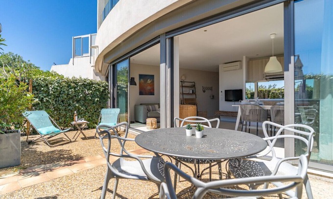La Grande-Motte Apartment | 50m2 Apartment with A/C and direct access to the beach