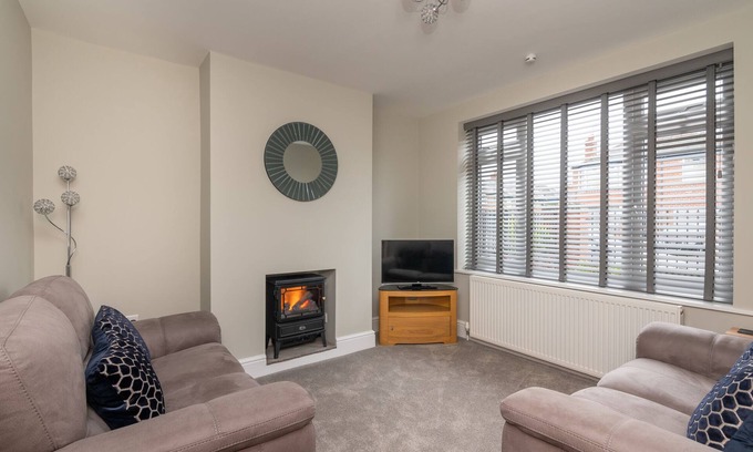 Heworth House | 51 Main Avenue · Luxurious Modern York House with Garden & Parking | Pass the Keys