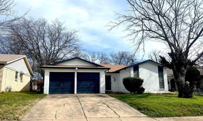 South Arlington House | 510 10G Minutes from Six Flags, Water Park & Zoo