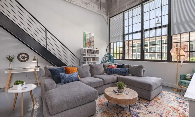 Otterbien Home Apartment | 5103 Peters · New Industrial Loft on Lebanon Bike Trail !