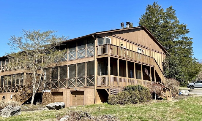 Bronston Condo | 52-1 Woodson Bend Resort- Lake Cumberland Condo- lower level