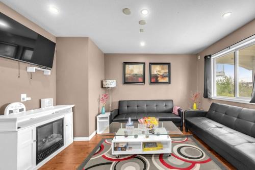 Calgary Apartment | 52-3 Bed Suite On Lake Central Ac By Airport