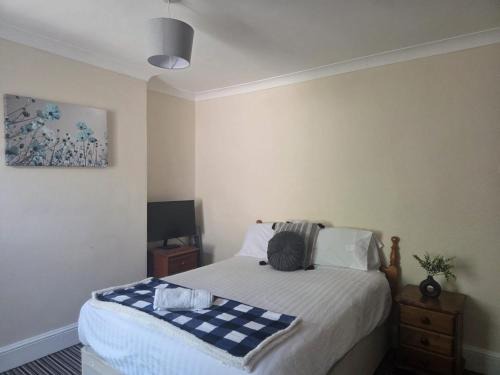 St. Thomas House | 52 - room 3 - smart TV