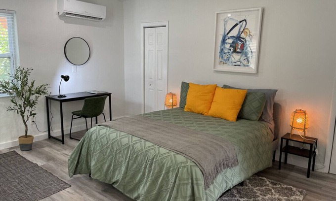 East Little Havana Apartment | 526 · Beautiful and Spacious studio - Casa Habana