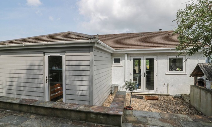 St Dogmaels Cottage | 54 The Moorings