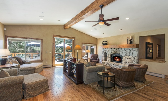 Incline Village House | 5400' Home w/6 BD, 6.5BR, Hot Tub - XMAS NIGHTLY REDUCED DUE TO A CANCELLATION