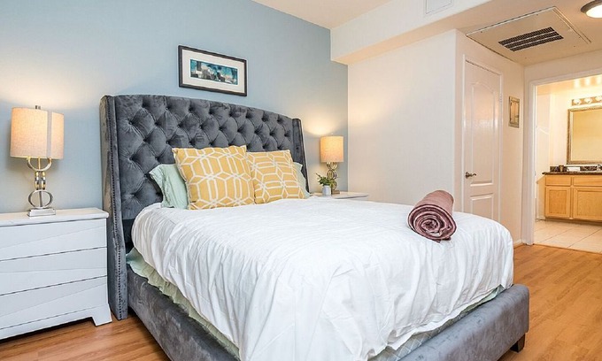 City West Apartment | #540633 Executive 2Br Dual-Master Suite in DTLA