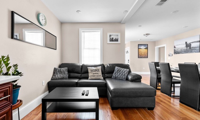 Quincy Apartment | 555-2 - 6BR - Quincy Spacious Apt near Perry Beach