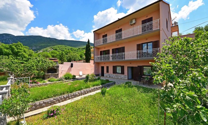 Sibinj Krmpotski Apartment | 56 m² Apartment ∙ 2 bedrooms ∙ 5 guests