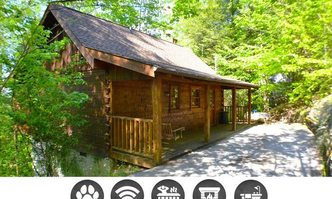 Pigeon Forge Cabin | 56 m² Cabin ∙ 1 bedroom ∙ 4 guests
