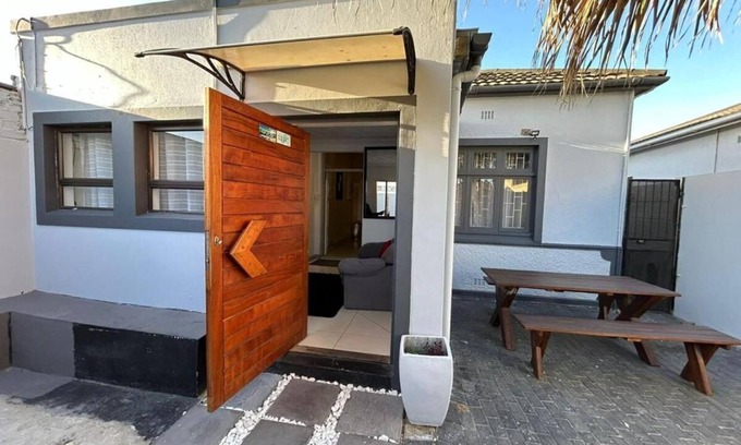 Parow Apartment | 57 On Wynne- DELUXE UNIT 1